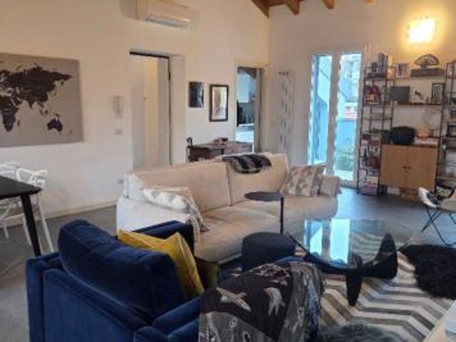 Milano, ultimo piano con terrazzo trilocale, ultimo piano con terrazzo, via San Gregorio 39, ottimo euro 3200 mensili spese 100 ? mensili per Info tel