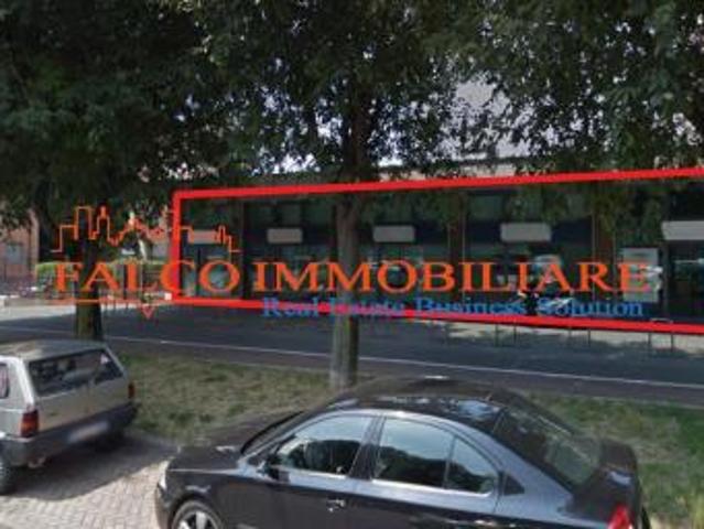 MILANO, VIA AMORETTI/FRATELLI ANTONA TRAVERSI AFFITTASI NEGOZIO 7 luci 250 MQ PT + 400 MQ SEMINTERRATO