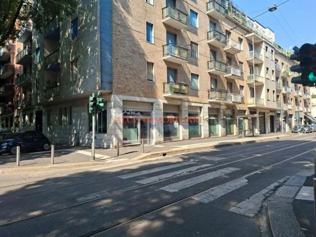 MILANO, VIA BERGAMO/VIA CADORE NEGOZIO 7 LUCI 232 MQ