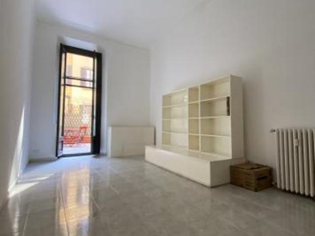 Milano via Panfilo Castaldi, affittiamo al piano secondo con ascensore grande trilocale con terrazzo.L'immobile è composto da ingresso, cucina abitabi