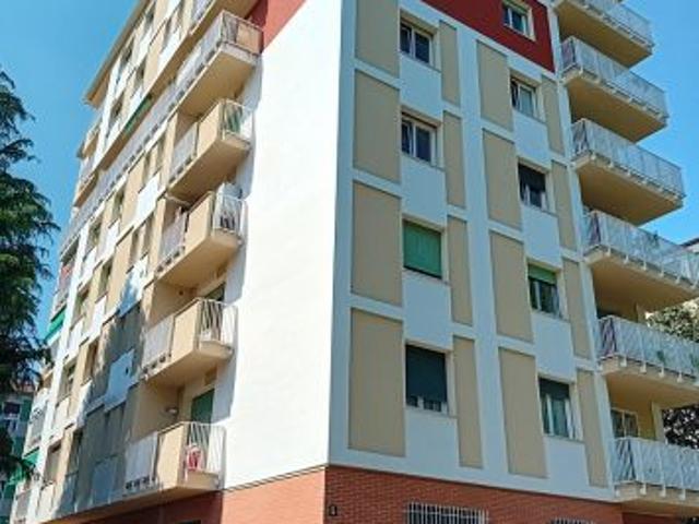 Milano via Salvemini 2 locali con servizi disponibile subito
