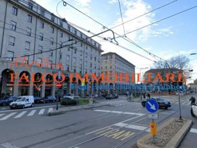 MILANO, VIALE COL DI LANA | NEGOZIO 2 LUCI DI 60 MQ ca