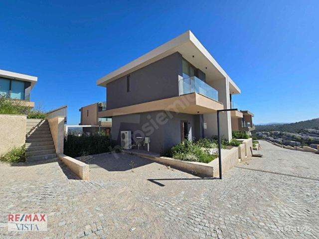 MILAS BOĞAZIÇINDE SATILIK ÖZEL HAVUZLU VILLA