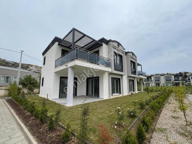 Milas Bodrum Meşelik Beyaz Evler Bahçe Katı 2+1 Havuzlu Daire