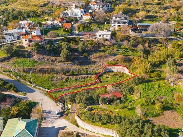 Milas Bozalan'da taş duvarla çevrili Villa arazisi