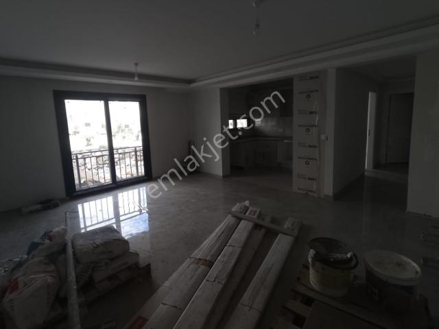 Milas Merkezde Doğa İle İç İçe Geniş 4+1 Dublex Villa