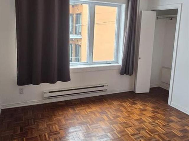Mile End Beau 3 1/2 Au 2e Étage