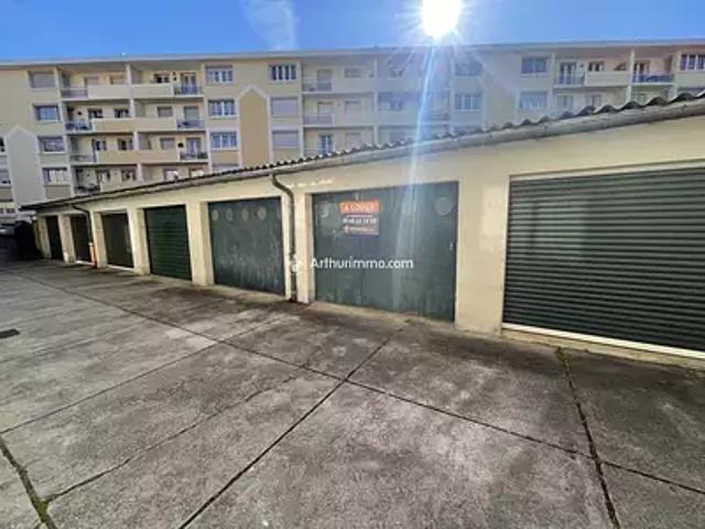 Millau 12100 Location parking
