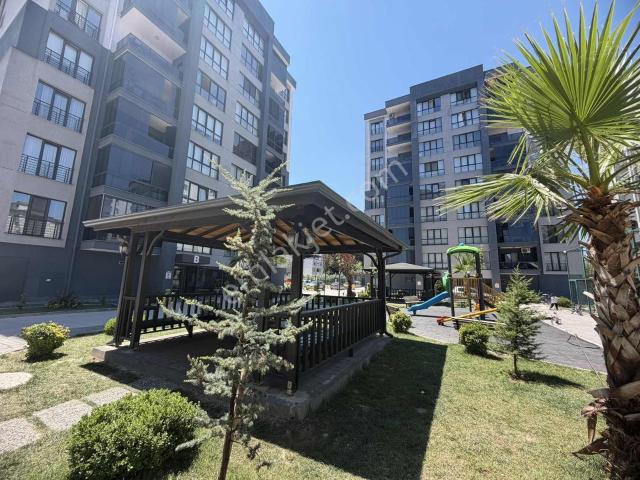 Millet Mah. Site İçi Satılık Arakat Ekstra Yapılı 3+1