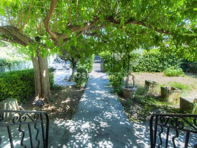 MIRAMAS — Maison plain pied entièrement rénovée avec jardin, terrasse et garage