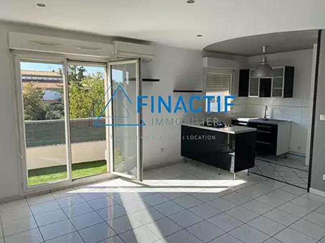 Miramas 13140 Location appartement 2 pièces t2 au dernier étage parking