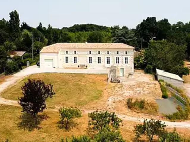 Mirambeau 17150 Achat / Vente maison 6 pièces t6 terrasse cave