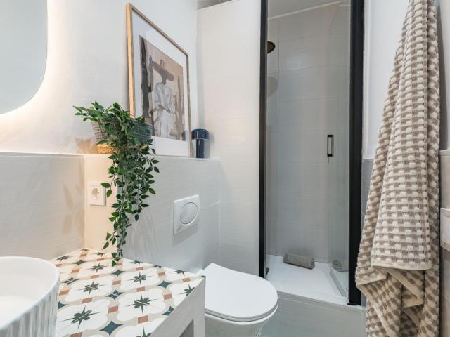 MIRFA: NEWLY RENOVATED BRIGHT ROOM