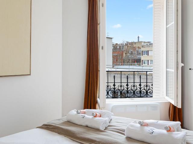 Mistral Suite: Splendid Parisian apartment, Paris Amsterdam Apartments for Rent