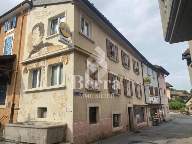 Mischgebäude mit Café Bar und Wohnungen – im Herzen des alten Dorfes Saxon