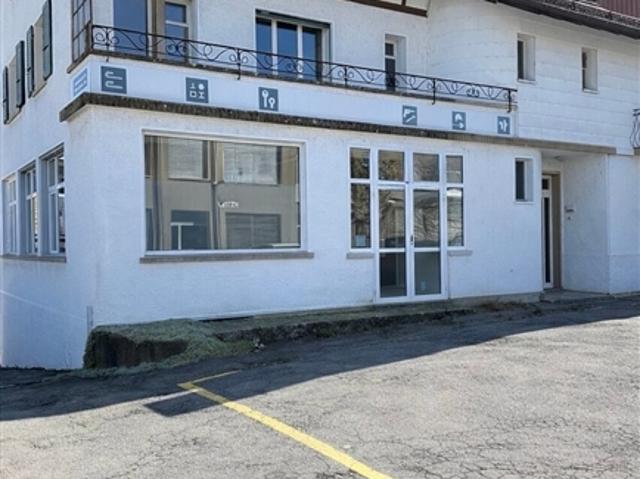 Mischgebäude mit Gewerbefläche und Wohnung zu mieten für begrenzte Zeit in Freiburg max. 2 Jahre