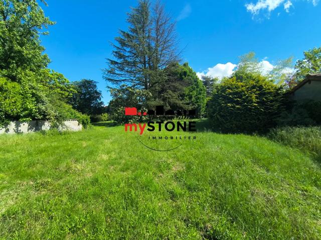 MISERIEUX Terrain plat viabilisé 964 m2