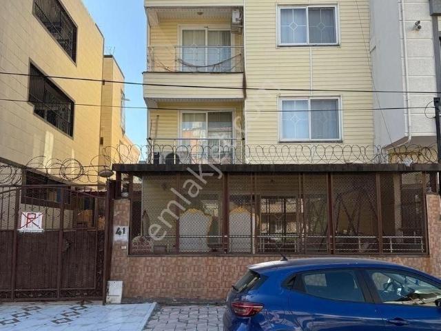 Mısırlı Gayrimenkul'den Satılık 3 Katlı Pirireis Mah. 5+1 Triblex Daire