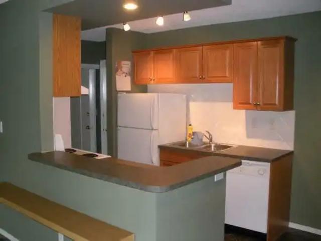 MISSION 1 BEDROOM 1/2 block to Holy Cross Centre