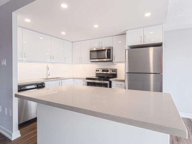 Mississauga Place 2 Bedroom Apartment for Rent at 3620 Kaneff Cres, Mississauga, ON L5A 3X1 Fairview