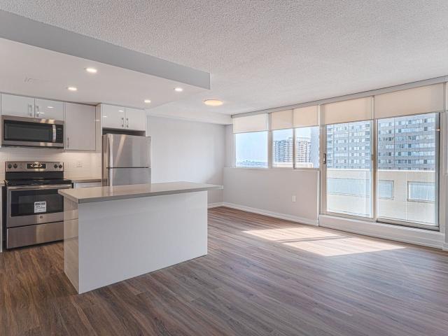 Mississauga Place 2 Bedroom Apartment for Rent at 3620 Kaneff Cres, Mississauga, ON L5A 3X1 Fairview