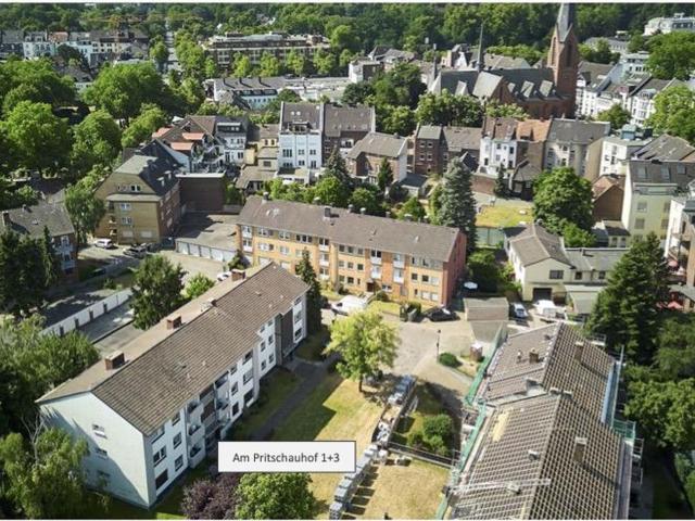 Mitten in Benrath ! Mehrfamilienhaus mit Rendite, Potenzial durch Bauantrag und Abgeschlossenheit