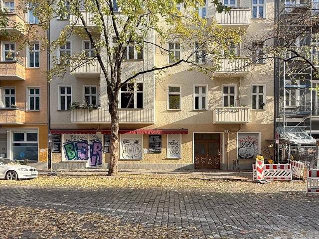 Mitten in Friedrichshain am Boxhagener Platz: Charmante 2 Zimmer Altbauwohnung in Berlin