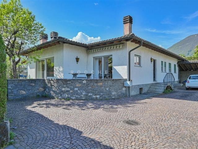 Mittelmeervilla mit Potenzial in einer edlen und sehr ruhigen Lage