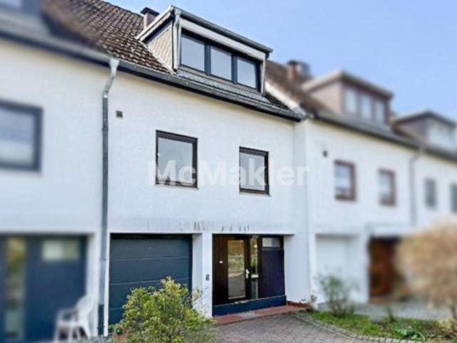 Mittelreihenhaus mit kleinem Garten und großer Terrasse ideal für kreative Modernisierung