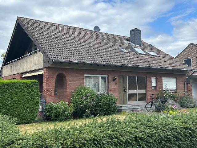 Mittig zwischen Düsseldorf und Köln gelegen Vielseitig nutzbares und freistehendes Einfamilienhaus