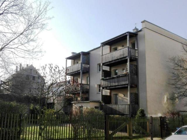 MIT BALKON & SCHÖNEM MIETERGARTEN Tolle 2 Raum Whg. ruhig und grün, Bad mit Fenster, Balkon