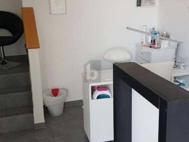 MIT GEWERBEIMMOBILIE, SEPARATEN EINGÄNGEN UND PARIFIZIERUNGSMÖGLICHKEIT