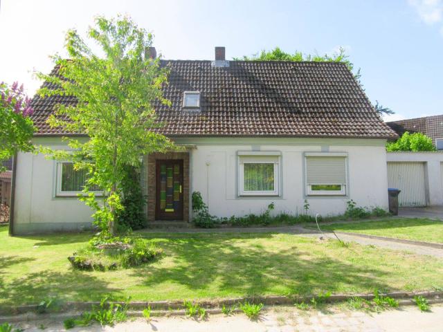 Mit ein wenig Geschick wird es wieder schick! Großzügiges Einfamilienhaus in beliebter Kieler Randlage