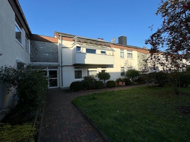 Mit Einbauküche, Objektstellplätze und Balkon: 2 Zimmerwohnung in guter Lage.