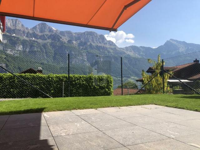 GARTENIDYLLE MIT SEE UND CHURFIRSTENBLICK
