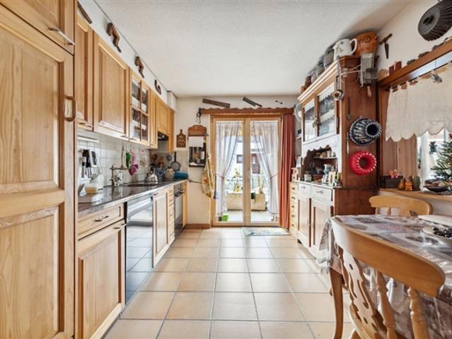 «Mit Wohnrecht» Schönes Appartement mit Terrasse am Dorfeingang