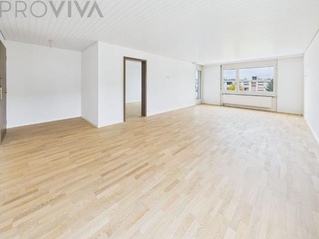 Mit vielen Extras wie Hallenbad, Sauna, Partyraum und Turnhalle