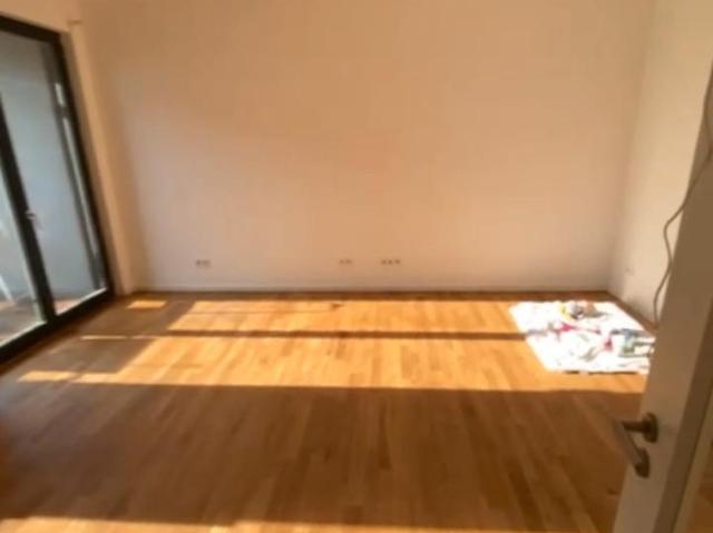 Mitbewohnerin im geteilten Zimmer