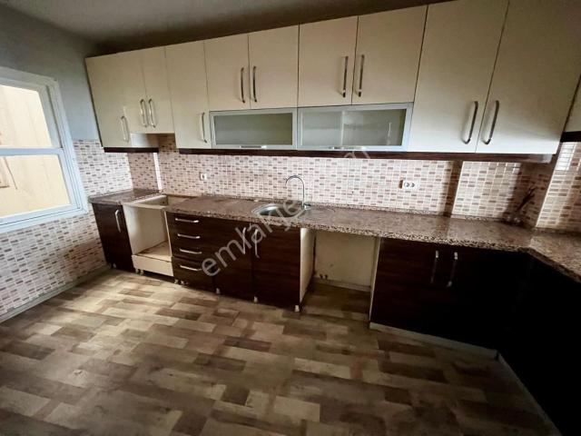 Mithatpaşa Cadde Üzeri Körfez Manzaralı Satılık 3+1 Teraslı Yalı Dairesi