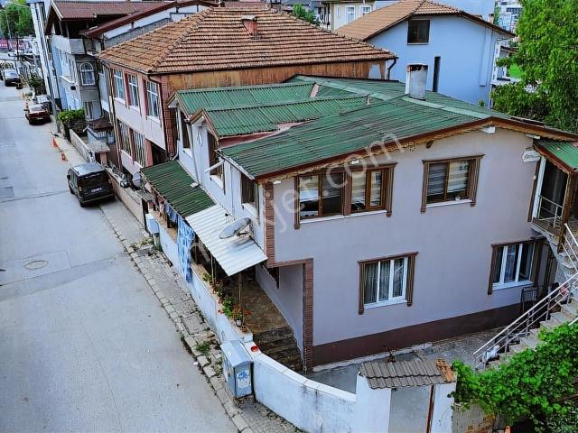 Mithatpaşada Merkezi Konumda 2 Katlı Satılık Komple Bina