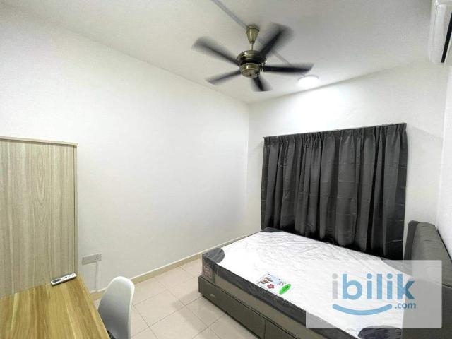 Mix gender_Middle room_metropolitan square_PJ