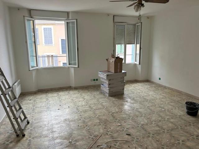 Mixed use building on sale in FREJUS Ref JMA/MF 345226 | dreamo. Ch