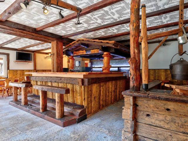 Mixed use building with 5 rooms on sale in Auddes sur Riddes 350 m² | dreamo. Ch