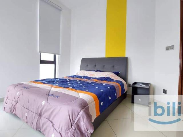 Mixed Master Room. J. Dupion Residence, Private entrance and bathroom