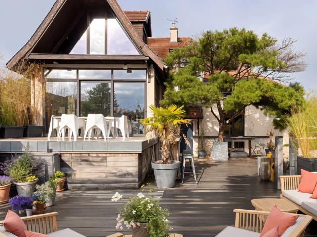 Mont d’Halluin Demeure anglo normande à vendre 310 m2 8 pièces Jardin Stationnements Sous sol
