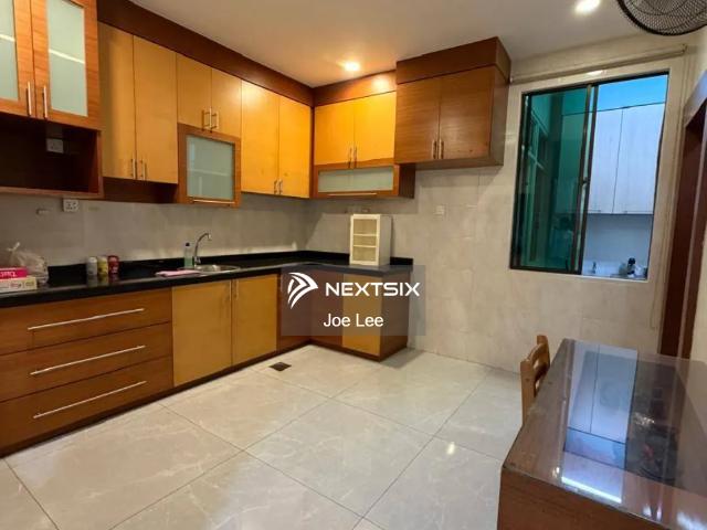 Mont Kiara 2.5 story landed house with Common Pool