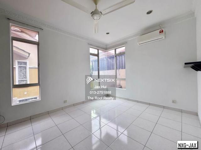 Mont Kiara 2.5 story landed house with Common Pool