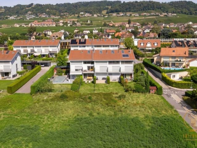 MONT SUR ROLLE – Angrenzendes Haus mit Seeblick