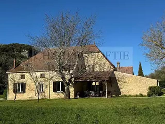 Montcabrier 46700 Achat / Vente maison 8 pièces t8 piscine