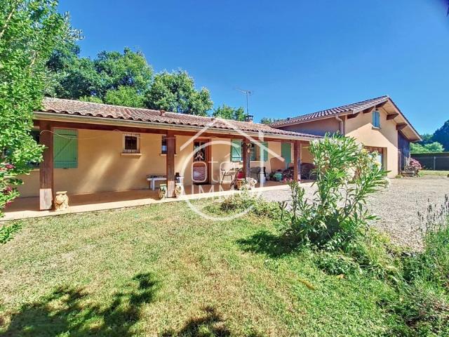 Montcaret: Spacieuse maison familiale de 159 m² avec vue panoramique et véranda
